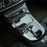 Τριμ Αυτοκόλλητο κεντρικής κονσόλας Mercedes-Benz W213 E-Class Mαύρο Χρώμα Design Ξύλου